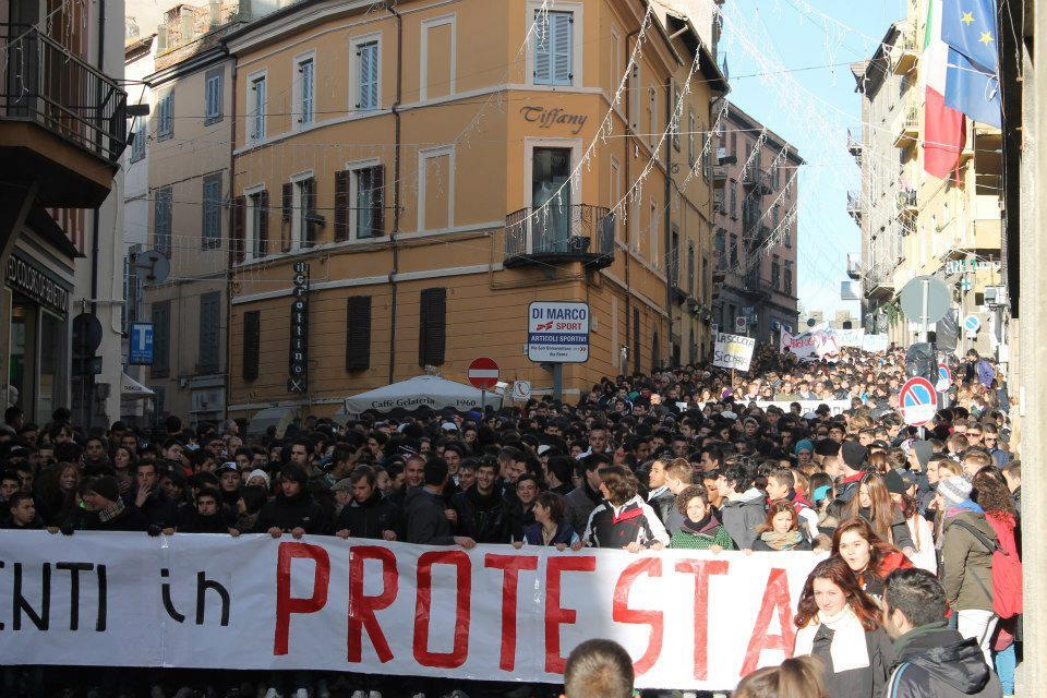 Viterbo: Blocco Studentesco partecipa a un corteo unitario di 2000 studenti