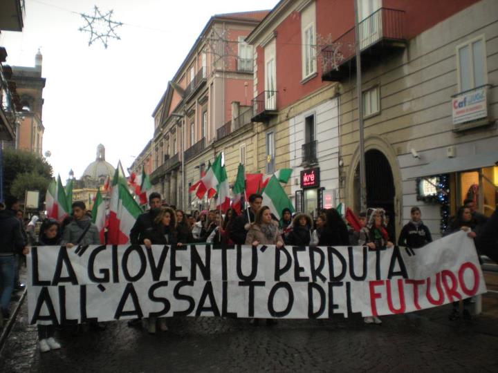 Giugliano (NA): Blocco Studentesco in corteo con gli studenti del Minzoni e del Marconi contro il governo dei banchieri