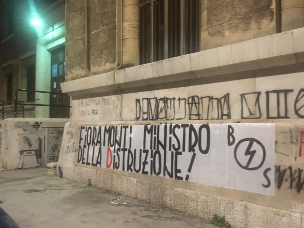 blocco studentesco azione contro ministro lorenzo finamonti greta ambiente distruzione bari