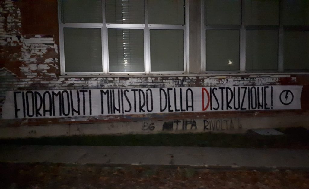 blocco studentesco azione contro ministro lorenzo finamonti greta ambiente distruzione bergamo