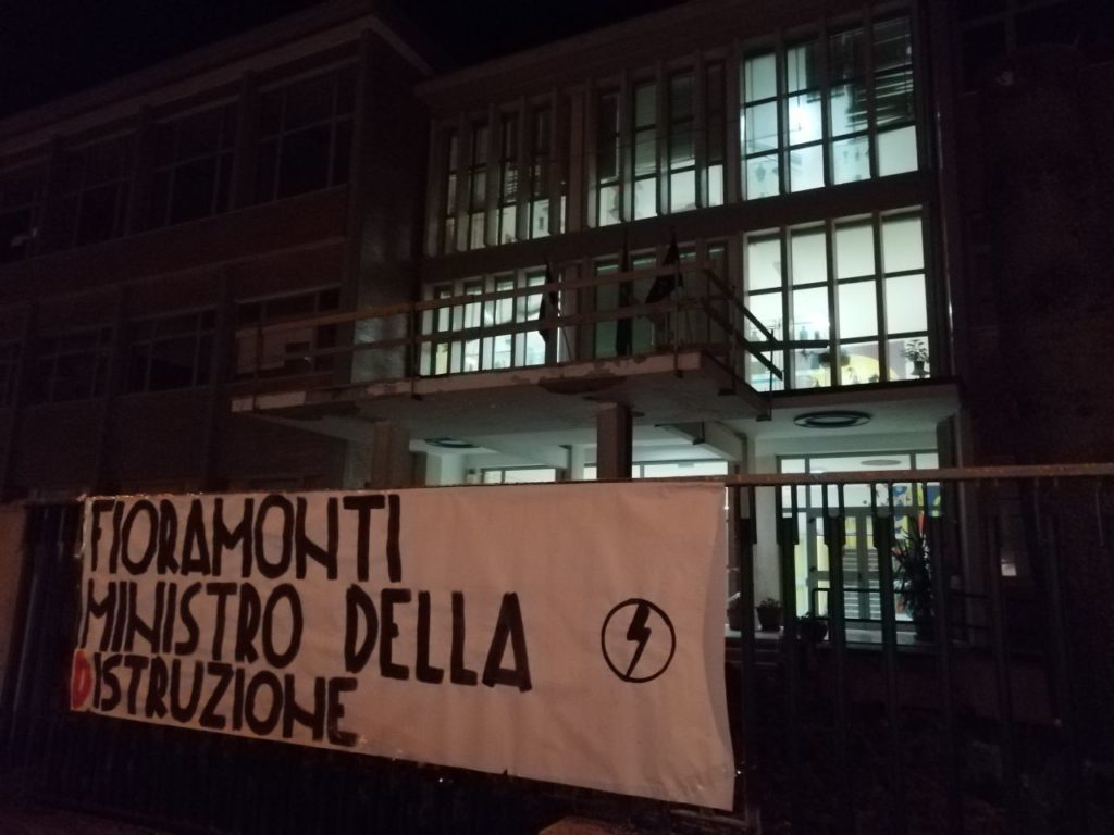 blocco studentesco azione contro ministro lorenzo finamonti greta ambiente distruzione campobasso