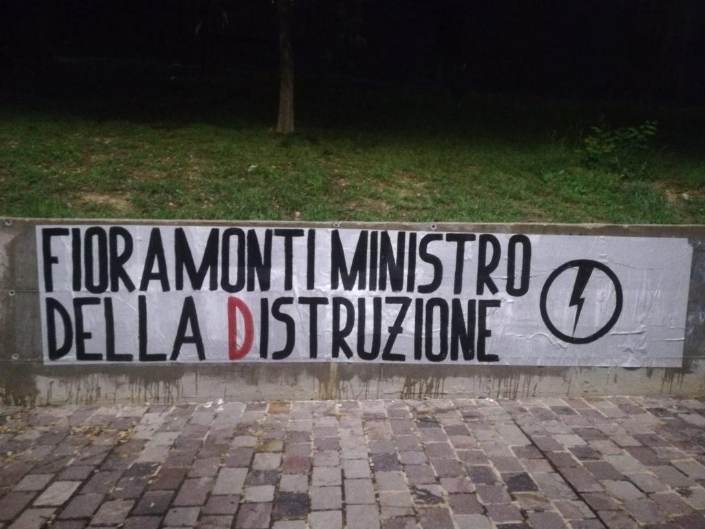 blocco studentesco azione contro ministro lorenzo finamonti greta ambiente distruzione fermo