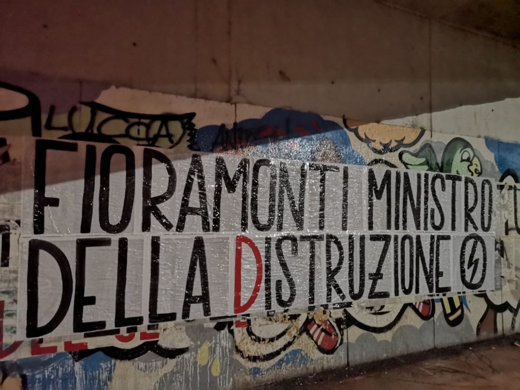 blocco studentesco azione contro ministro lorenzo finamonti greta ambiente distruzione lucca