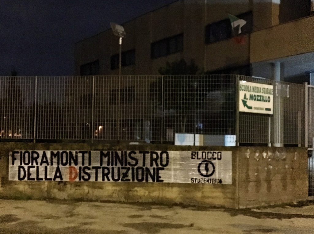 blocco studentesco azione contro ministro lorenzo finamonti greta ambiente distruzione napoli