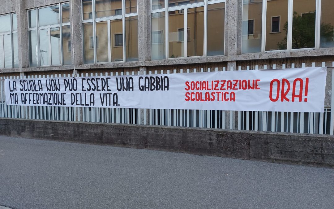 BLOCCO STUDENTESCO: LA SCUOLA NON PUÒ ESSERE GABBIA MA AFFERMAZIONE DELLA VITA. SOCIALIZZAZIONE SCOLASTICA ORA