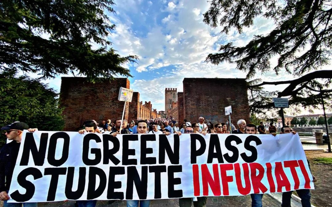 BLOCCO STUDENTESCO VERONA SCENDE DI NUOVO IN PIAZZA CONTRO IL GREEN PASS