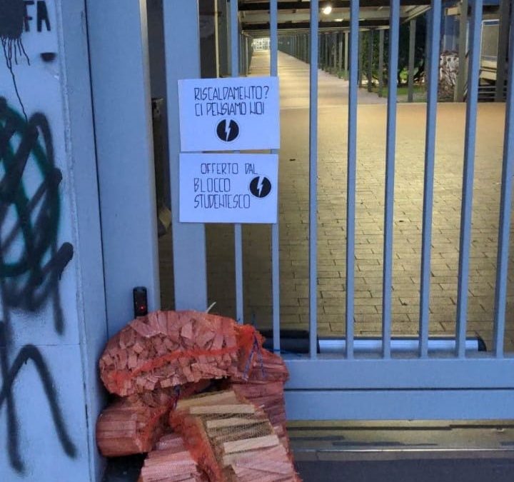 BLOCCO STUDENTESCO MILANO CONTRO LA SITUAZIONE DEL PLESSO SCOLASTICO DI VIA ULISSE DINI