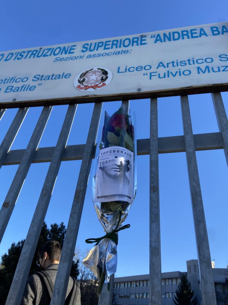 l'aquila blocco studentesco foibe non aiutarli a seppellire la luce